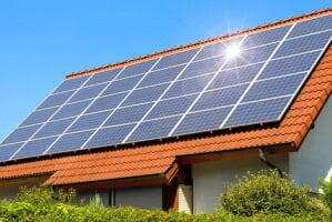 Güneş Panellerinin Ömrü Ne Kadardır ve Bakım Gerektirir Mi?